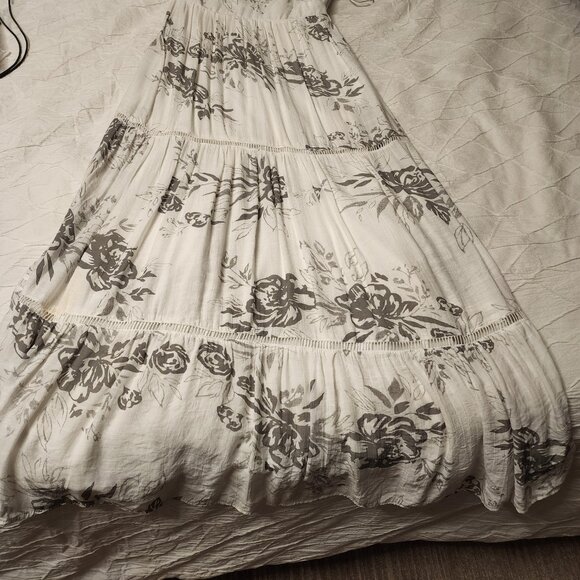 Summer gray and white dress by Aladore. - Picture 6 of 8